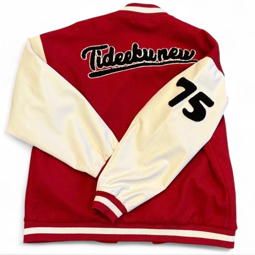 Oversized Red Varsity Jacket with Patches. Small - Picture 3 of 5